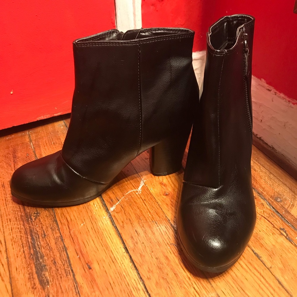 Amazing Condition Black Leather Booties